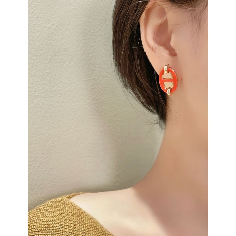 H**me5 earrings